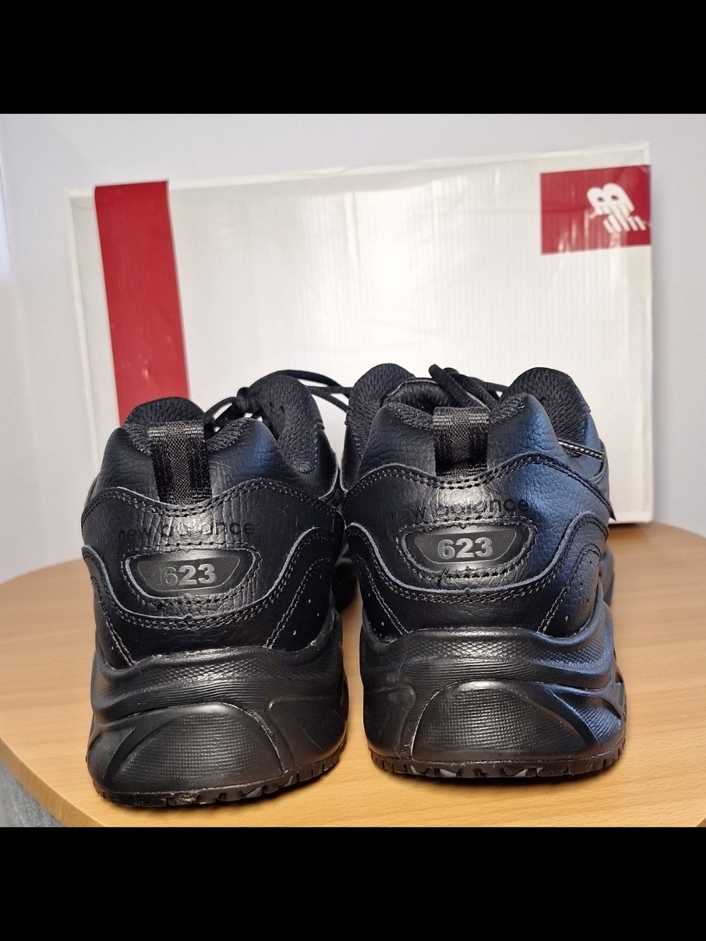 New Balance Men’s Black Leather Walking Shoes - SureGrip - Picture 4 of 13